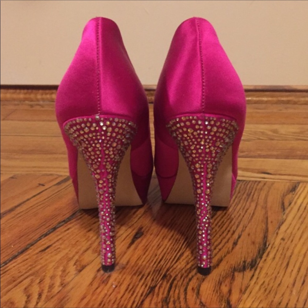 Steve Madden heels 7 hot pink pumps